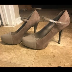 Tan 5in heels. Size 12 women’s. Never worn!!